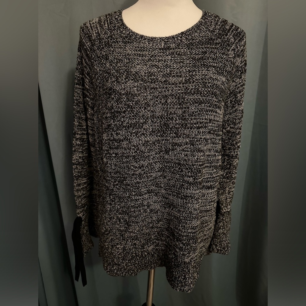 LOFT Bell Sleeve Sweater Women's Size Extra Large Pre Loved in great condition